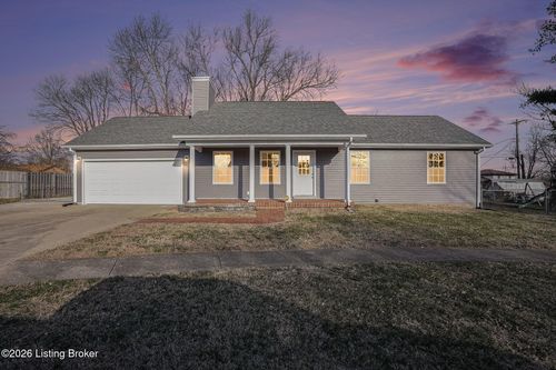 105 Tracy Ct, Radcliff, KY, 40160-9356 | Card Image