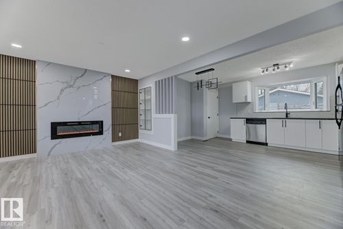 6208 137 Ave Nw, Edmonton, AB, T5A1C9 | Card Image