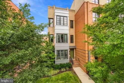 2017 Richmond Hwy, ALEXANDRIA, VA, 22301-1051 | Card Image