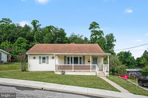 18 Holly St, MOUNT HOLLY SPRINGS, PA, 17065-1315 | Card Image