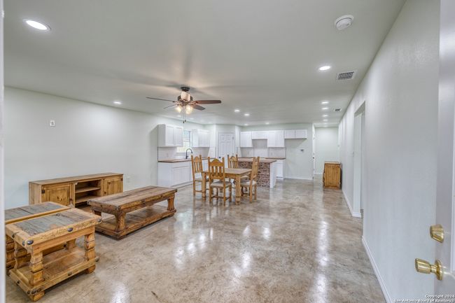 703 W Cargile St, House other with 3 bedrooms, 2 bathrooms and null parking in Uvalde TX | Image 5