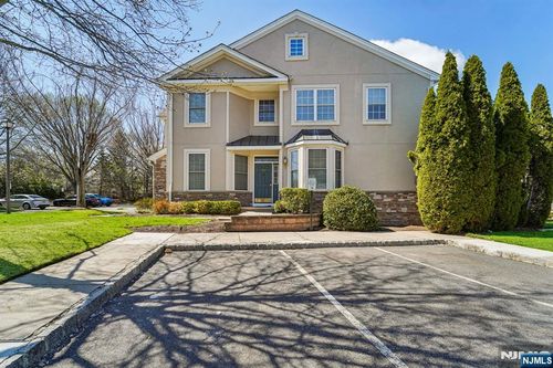 123 Levinberg Ln, Wayne, NJ, 07470-4061 | Card Image