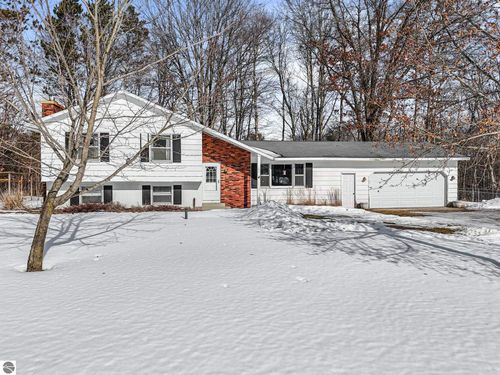 8320 W Whispering Pines Cir, Lake City, MI, 49651-9097 | Card Image