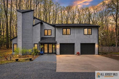176 Stonehill Rd, Freehold, NJ, 07728-8516 | Card Image
