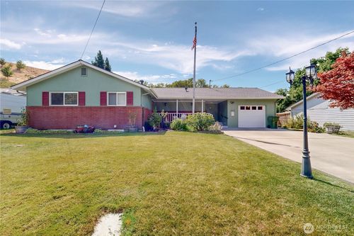412 Parkview St, Milton-Freewater, OR, 97862-1065 | Card Image