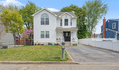 69 S 28th St, Wyandanch, NY, 11798-2812 | Card Image
