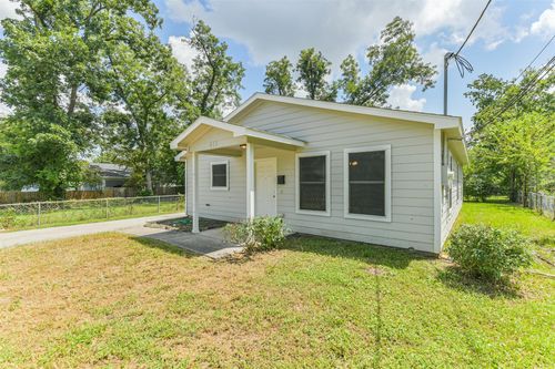 617 Avenue I, Conroe, TX, 77301-3859 | Card Image
