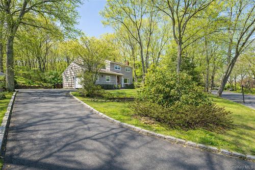 107 Red Oak Ct, Port Jefferson, NY, 11777-1905 | Card Image
