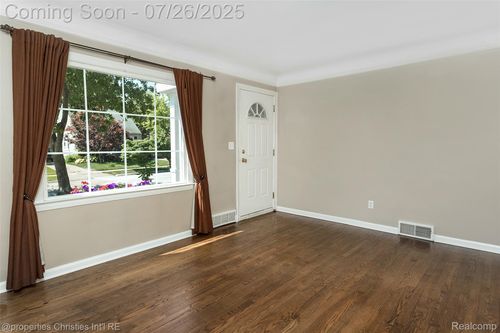 307 Marlin Ave, Royal Oak, MI, 48067-1323 | Card Image
