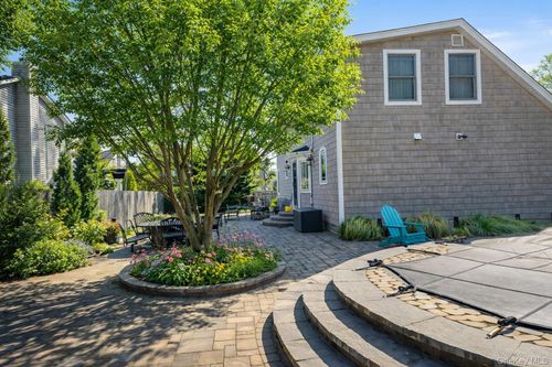 33 2nd St, Islip, NY, 11751-4307 | Card Image