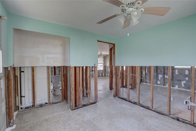 13313 2 Nd St E, House other with 2 bedrooms, 1 bathrooms and null parking in Madeira Beach FL | Image 21
