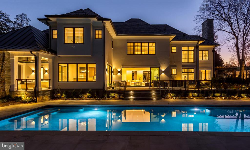 Hampden Ln, Bethesda, MD 20814
