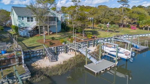107 Sw 25th St, Oak Island, NC, 28465-7604 | Card Image