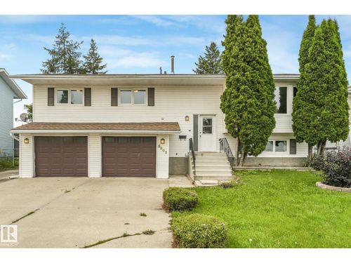 5502 45 St, House with 4 bedrooms, 3 bathrooms and 5 parking in Stony Plain AB | Card Image