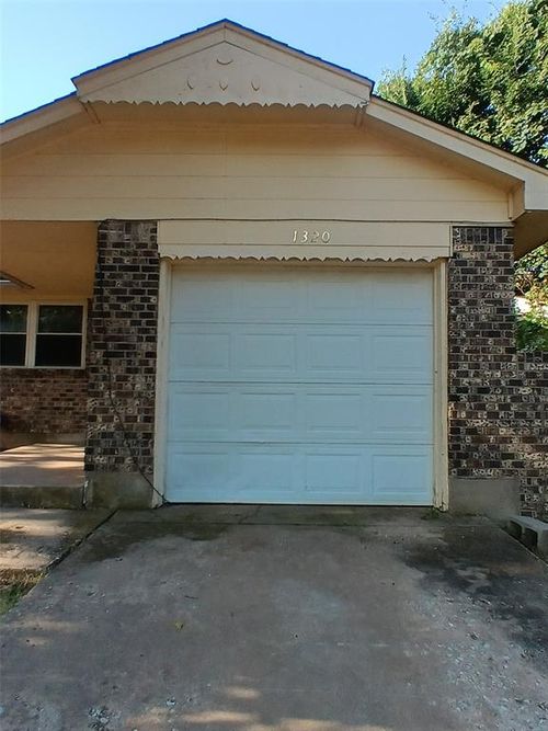 1320 Parkwoods Ct, Midwest City, OK, 73110-7426 | Card Image