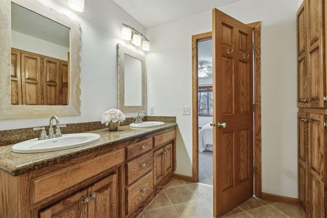 5929 Oxford St N, House other with 4 bedrooms, 4 bathrooms and null parking in Shoreview MN | Image 28