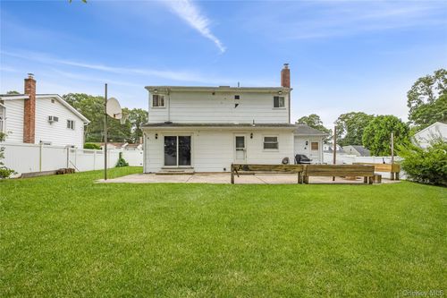 231 Shelter Road, Islip, NY, 11770 | Card Image