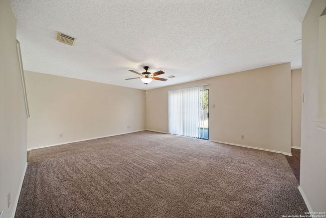 8023 Chestnut Cedar Dr, House other with 3 bedrooms, 3 bathrooms and null parking in Converse TX | Image 4