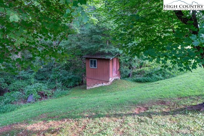 835 Ridge Rd, House other with 3 bedrooms, 3 bathrooms and null parking in Spruce Pine NC | Image 37