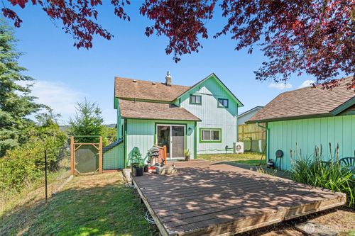 806 California St, Raymond, WA, 98577-9642 | Card Image