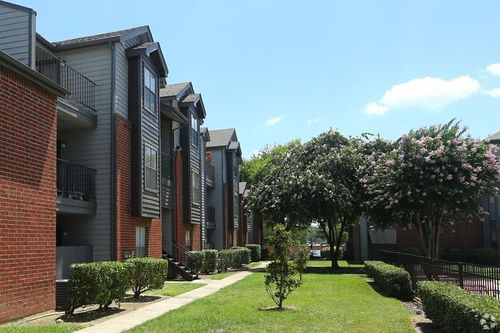 1400 Clarewood Dr, San Marcos, TX, 78666-7987 | Card Image