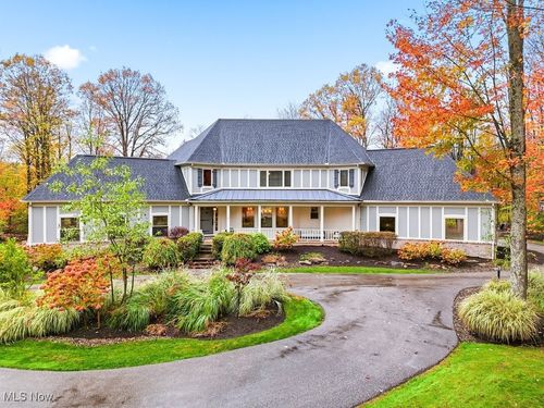 9550 Weathervane Dr, Chagrin Falls, OH, 44023-2453 | Card Image