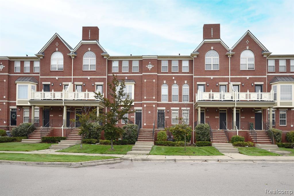 Camden Dr, Troy, MI 48084