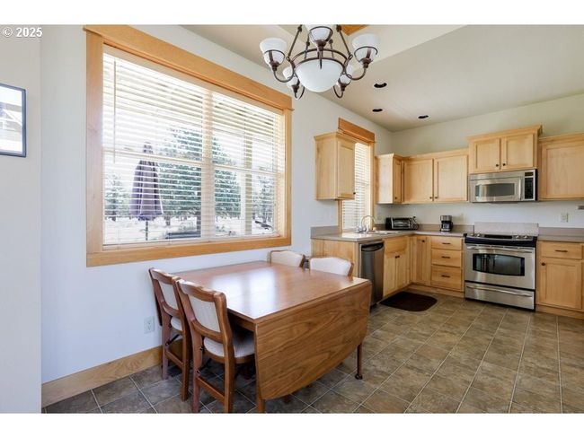 11164 Desert Sky Loop, House other with 3 bedrooms, 2 bathrooms and null parking in Redmond OR | Image 9