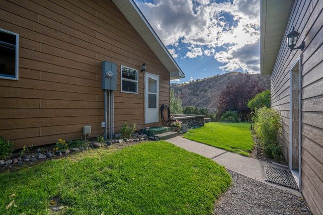 1077 Us Highway 89 S, House other with 3 bedrooms, 3 bathrooms and null parking in Gardiner MT | Image 42