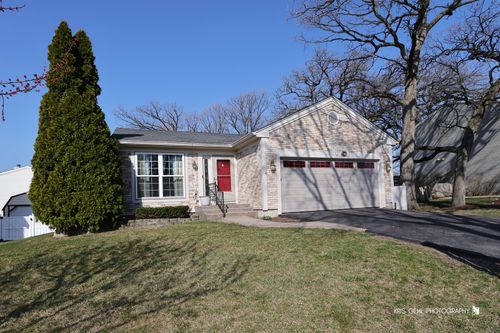 2428 Bridle Cir, Round Lake Beach, IL, 60073-4131 | Card Image