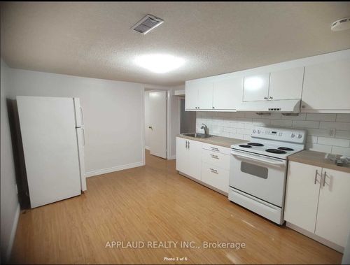 17 Marowyne Dr, North York, ON, M2J2A2 | Card Image