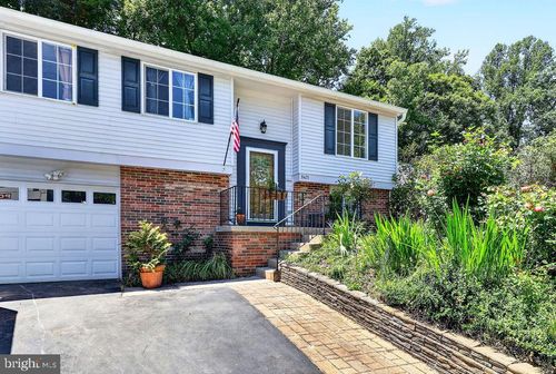 8471 Great Lake Ln, SPRINGFIELD, VA, 22153-4005 | Card Image