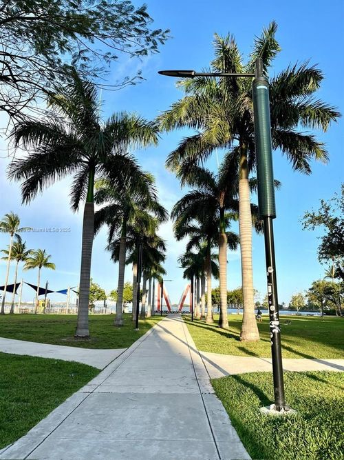 apt-8-520 Ne 38th St, Miami, FL, 33137-3768 | Card Image