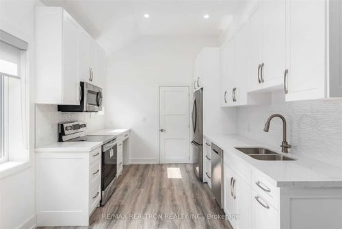 76 Lawrence Ave W, Toronto, ON, M5M1A6 | Card Image