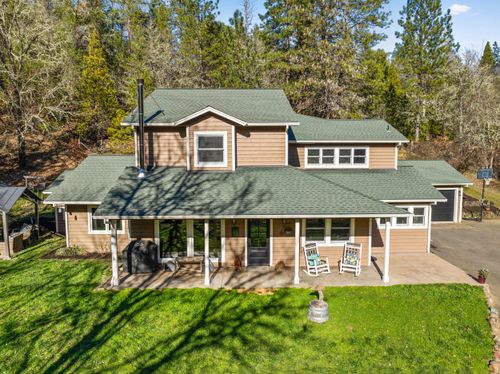 18781 E Evans Creek Rd, Rogue River, OR, 97537-9799 | Card Image