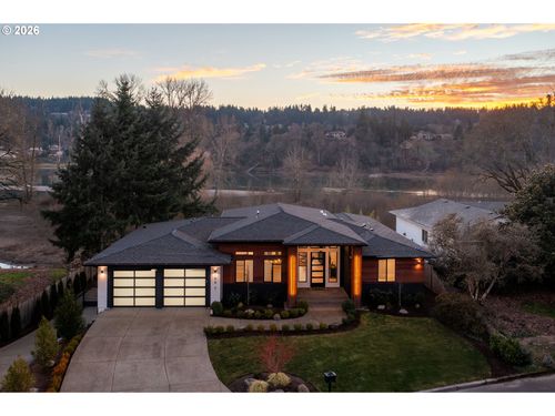 19697 Se Cottonwood St, Milwaukie, OR, 97267-6827 | Card Image