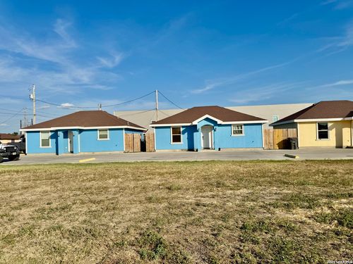 26 Loma Linda, Eagle Pass, TX, 78852-2203 | Card Image