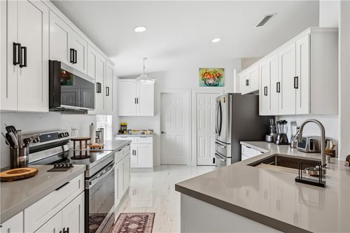 845 Greenleaf Cir, Vero Beach, FL, 32960-3215 | Card Image