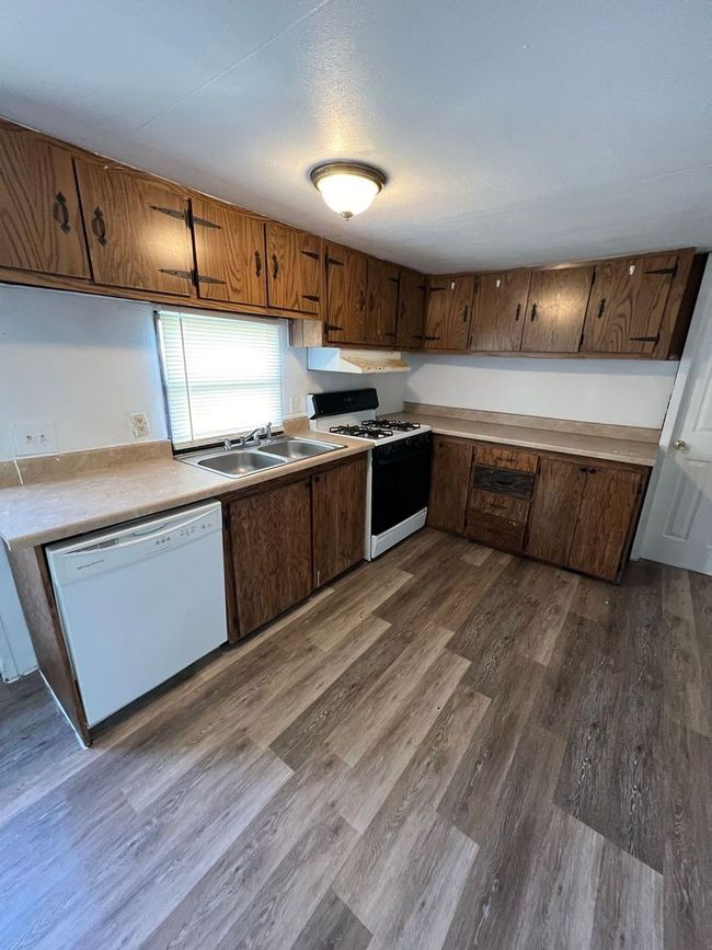 140 Apache Rd, House other with 3 bedrooms, 2 bathrooms and null parking in Tye TX | Image 6