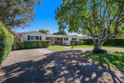 11339 Ne 8th Ct, Biscayne Park, FL, 33161-6325 | Card Image