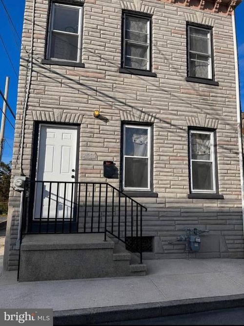 208 Maple St, READING, PA, 19602-1923 | Card Image