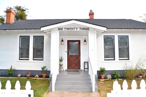 623 Walnut St, Columbus, TX, 78934-2322 | Card Image