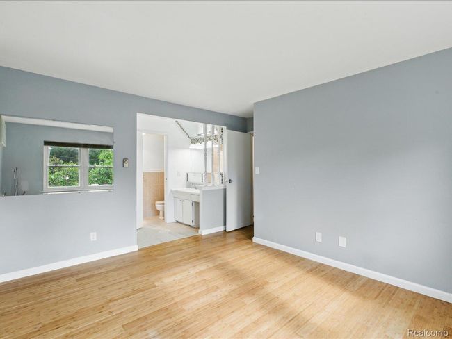 14-810 Holland Ave Unit 5 (14).jpg | Image 7