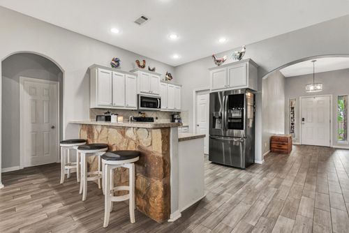 208 Cailin Ct, Burnet, TX, 78611-5949 | Card Image