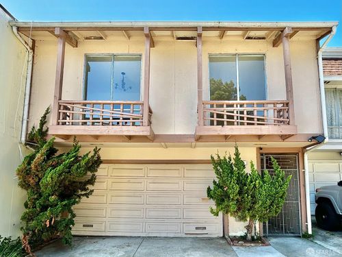 19 Blossom Ct, Daly City, CA, 94014-2116 | Card Image