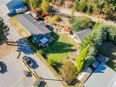 625 11 Th Ave, House other with 4 bedrooms, 2 bathrooms and 4 parking in Montrose BC | Image 2