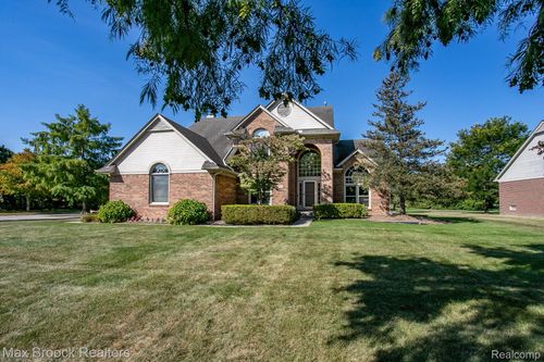 6817 Woodcrest Dr, Troy, MI, 48098-6528 | Card Image