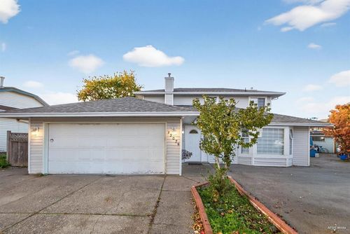 12079 84a Ave, Surrey, BC, V3W0S7 | Card Image