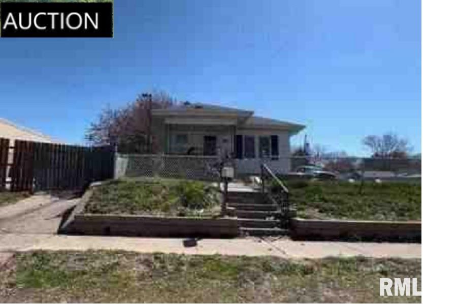 3125 10 Th Street, For Sale in Rock Island Zoocasa