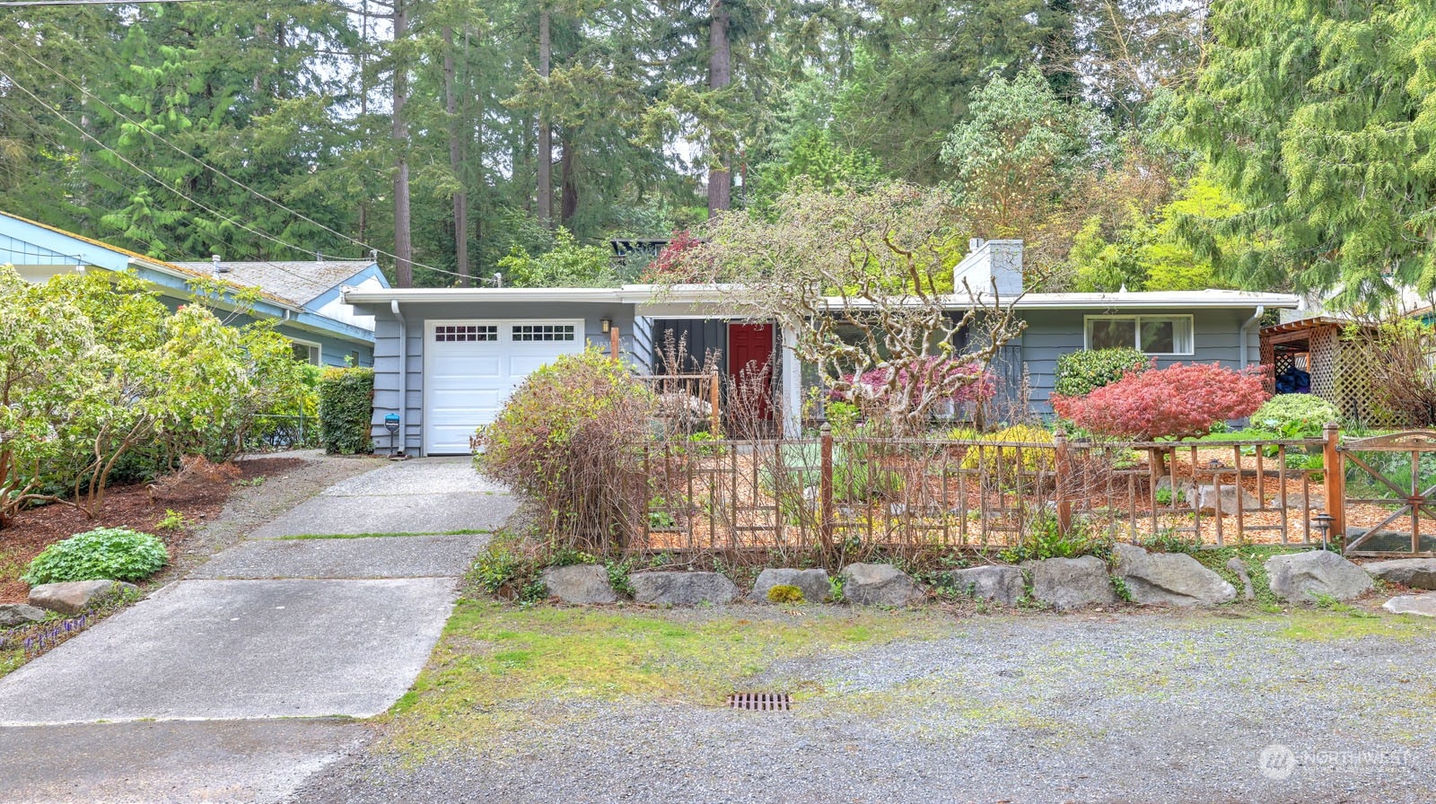 Dayton Pl, Shoreline, WA 98133